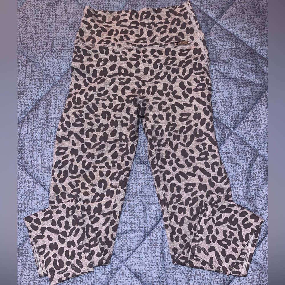 Bombshell Sportswear Fit Cheetah Leggings in Lighting Gray